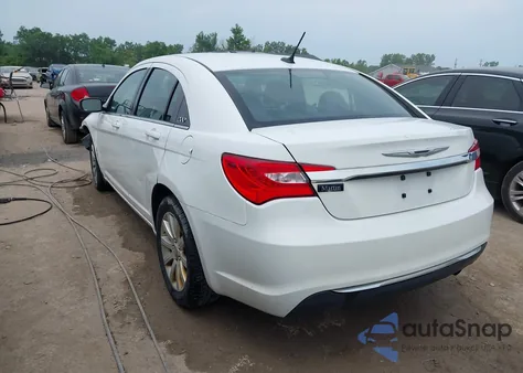 2013 Chrysler 200 Touring z USA, uszkodzony, nr VIN 1C3CCBBB8DN601605